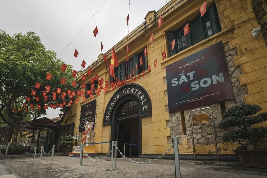 1 Day/Half Day Hanoi City Tour With Limousine Bus & Lunch - Temple of Literature: Confucian Learning in a Calm Courtyard Setting