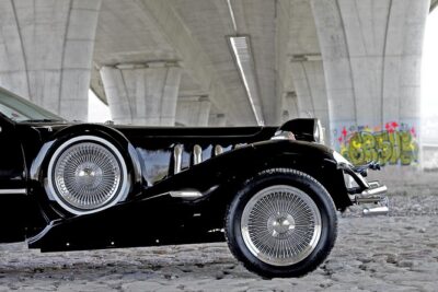 1 hour ride in vintage limousine - The iced champagne detail that actually adds value