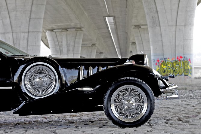 1 hour ride in vintage limousine - The iced champagne detail that actually adds value