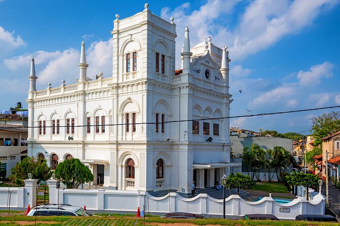 5 Days Private Vehicle with English Speaking Chauffeur - Day 1 in Kandy: Temple of the Sacred Tooth, Peradeniya gardens, and a lake viewpoint