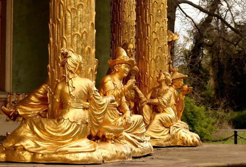 5h Potsdam private tour with Guide, Chauffeur & Photographer - Haus der Wannsee-Konferenz: quick photos, real weight