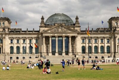 5hours: Guide, Chauffeur & Photographer in Berlin private Tour - Brandenburg Gate to Victory Column: the “Berlin power” opening