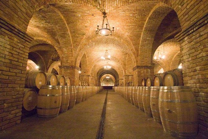 6-Hour Private Limousine Tour to Napa and Sonoma Valley Wineries - A Private Limo Day Across Napa and Sonoma (Up to 8 People)