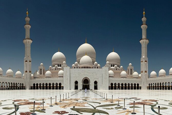 Abu Dhabi City Tour Full Day with Private Car up to 6 PAX - Sheikh Zayed Grand Mosque: the main event and the floor temperature surprise