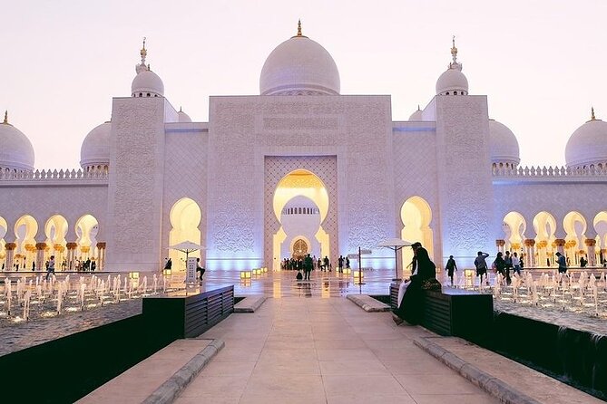 Abu Dhabi City Tour with Private Car - Lunch and heat: how to keep the day from feeling long