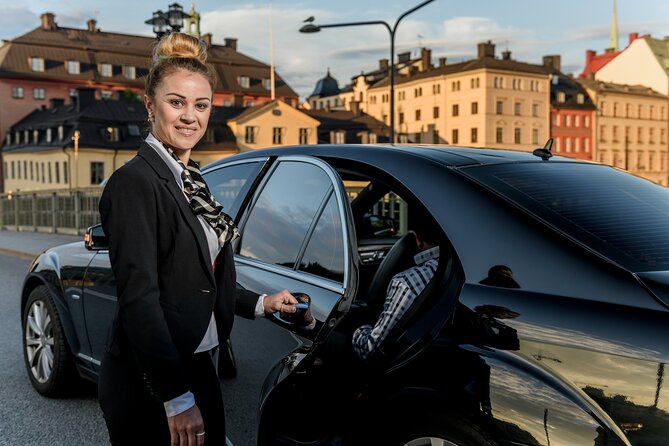 Airport Limousine Transfer: Arlanda Airport to Stockholm City 1-7 Passengers - The Main Risk: When the Wrong Terminal Happens
