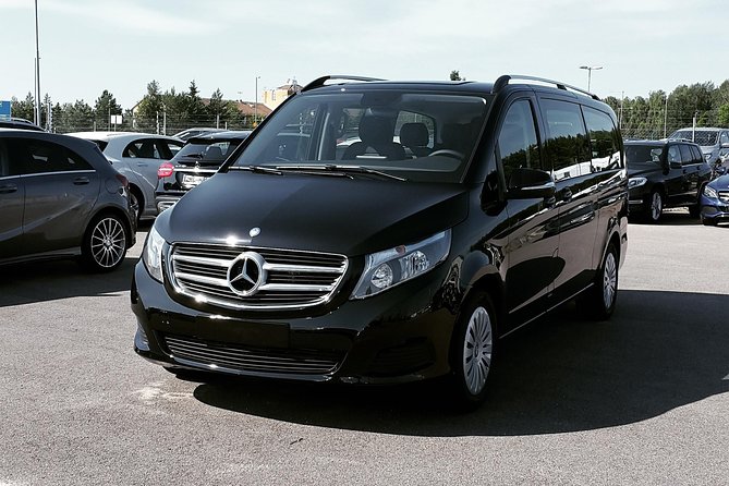 Airport Limousine Transfer: Stockholm City to Arlanda Airport 1-7 Passengers - The Cars: Mercedes Comfort Level and BMW Polish