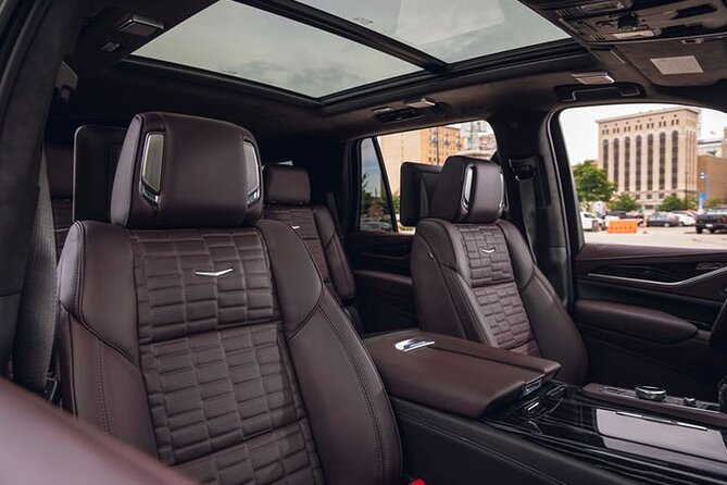 Airport luxury arrival ride by SUV, Sedan, Minibus or Limousine - Time on the clock: 1 to 1.5 hours of driving time