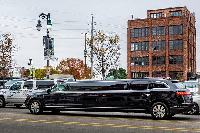 Airport luxury arrival ride by SUV, Sedan, Minibus or Limousine - Price and value: $299 per vehicle for up to 3 people