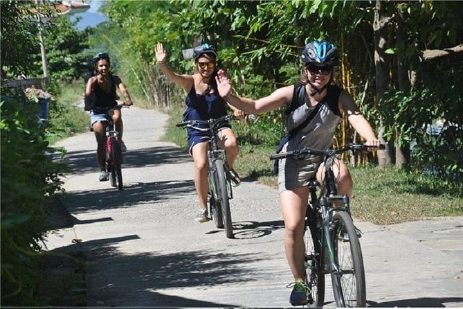 Airport Transfer to/from Hue, Da Nang & Hoi An by Private Car - Linh Ung Pagoda and Marble Mountains in the same day