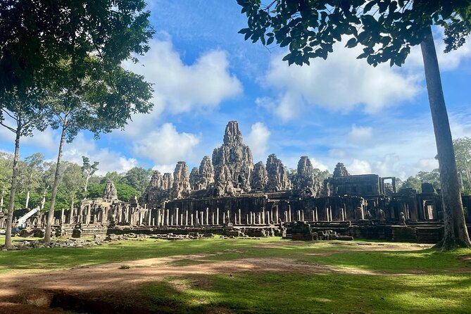 Angkor Wat 1-Day Tour by Private Car or Minivan - Snacks, coconuts, and cold towels: small inclusions with big payoff