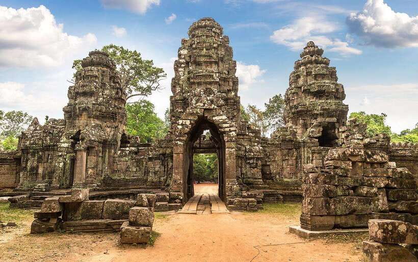 Angkor Wat Small Circle Private Car Tour in Siem Reap - Private car comfort for a 4-person Angkor day