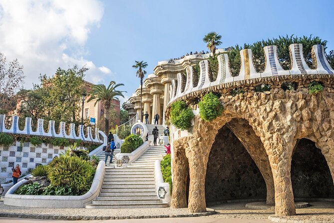 Arrival Transfer from Barcelona Airport BCN to Barcelona in Private Car/Van - Finding Your Driver: Name Sign Meets Real-Life Arrivals