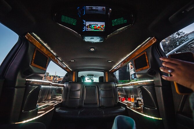 Arrival Transfer: Private Luxury 8 Passenger Limousine Service - The Best-Case Arrival: What Drivers Seem to Get Right