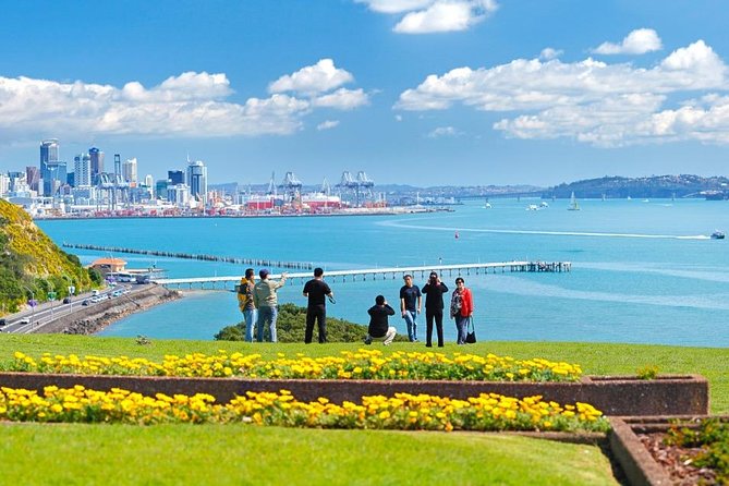 Auckland City Private Tour for Couples. Be chauffeur driven with added extras. - Mount Eden / Maungawhau: city views and the classic Auckland summit walk