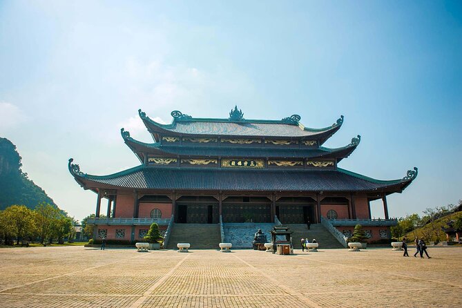 Bai Dinh Pagoda, Trang An boat and Mua Cave Limousine from Hanoi - A 12-hour circuit from Hanoi: what you’re really buying