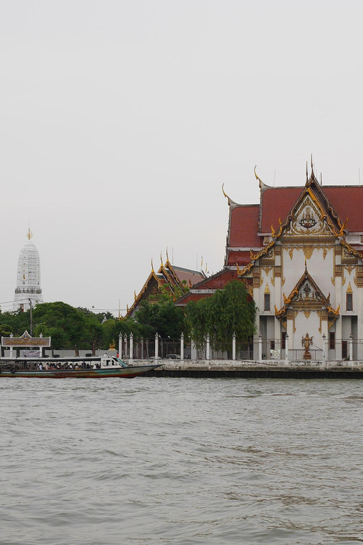 Bangkok with a Private Car and Driver Customizable Tours - The 4-hour loop: Asiatique, Wat Rakhangkositaram, and Old Town passes