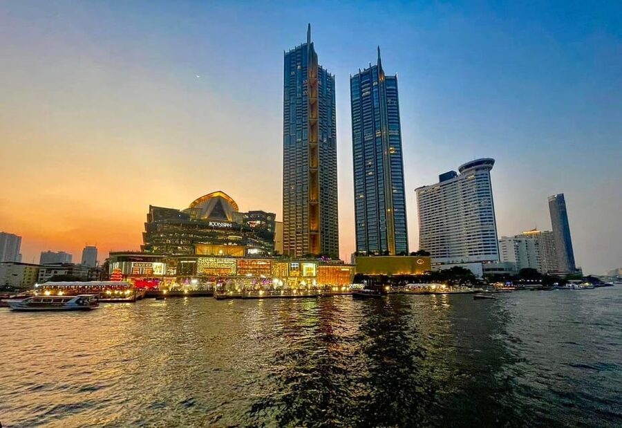 Bangkok with a Private Car and Driver Customizable Tours - The 6-hour classic: Wat Arun, Pak Khlong Talat, Grand Palace views, Wat Pho, Chinatown