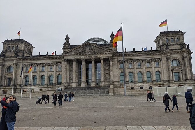Berlin City Tour by Private Car - Memorial of the Berlin Wall: more than a photo relic
