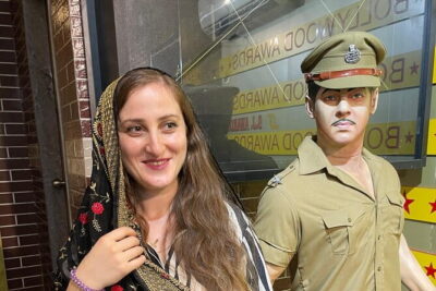 Bollywood Sightseeing and Celebrity Homes Tour by Private Car - Bandra Bandstand: The Quick Photo Hit of Bollywood Celebrity Homes