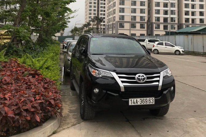 Cat Bi airport pick-up to Halong by luxury private car - Cat Bi pickup: no hunting around the airport