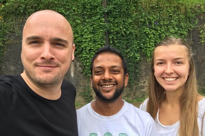 Chauffeur guide and Tour organizer - Guide Team Energy: Praboda’s Planning and Roshan’s Support