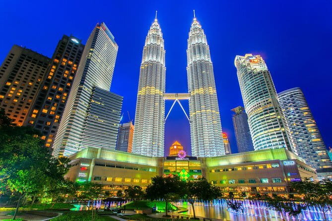 ~Chauffeur: Johor Bahru to Singapore Van Transfer - Van setup for groups: luggage, capacity, and comfort