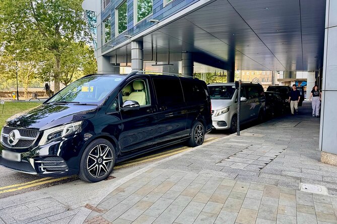 Chauffeur Limo Service From Heathrow Airport to London any Hotels - Flight Tracking Pickup: How Your Arrival Timing Gets Handled