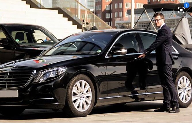 Chauffeur Service For Airport Transfers in London 2025 - Timing, Flight Delays, and the One-Hour Wait Window