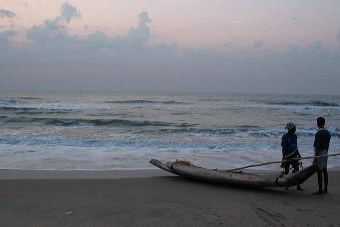 Chennai Half Day Guided Tour in a Private Car - Marina Beach and the Chennai Lighthouse: quick coastal drama, good photo odds