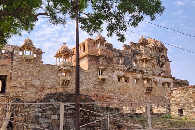 Chittorgarh Sightseeing Day Tour By Private Car - Chittorgarh Fort on a 180m Hill: What You’ll See