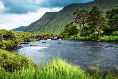 Connemara and Galway Private Chauffeur 2 Days Tour from Dublin - Cong and The Quiet Man movie locations: where a film turns into a walking tour