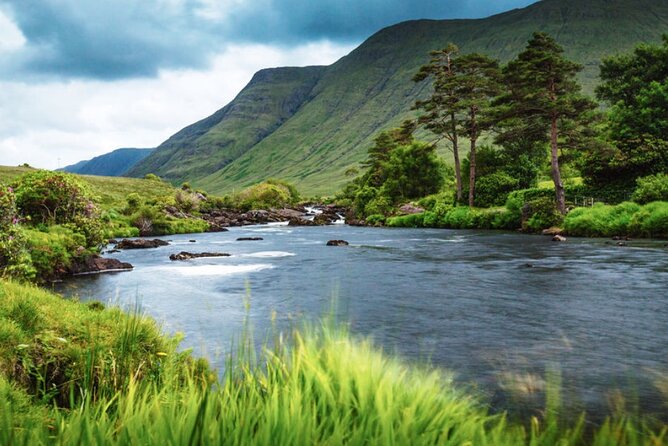 Connemara and Galway Private Chauffeur 2 Days Tour from Dublin - Cong and The Quiet Man movie locations: where a film turns into a walking tour