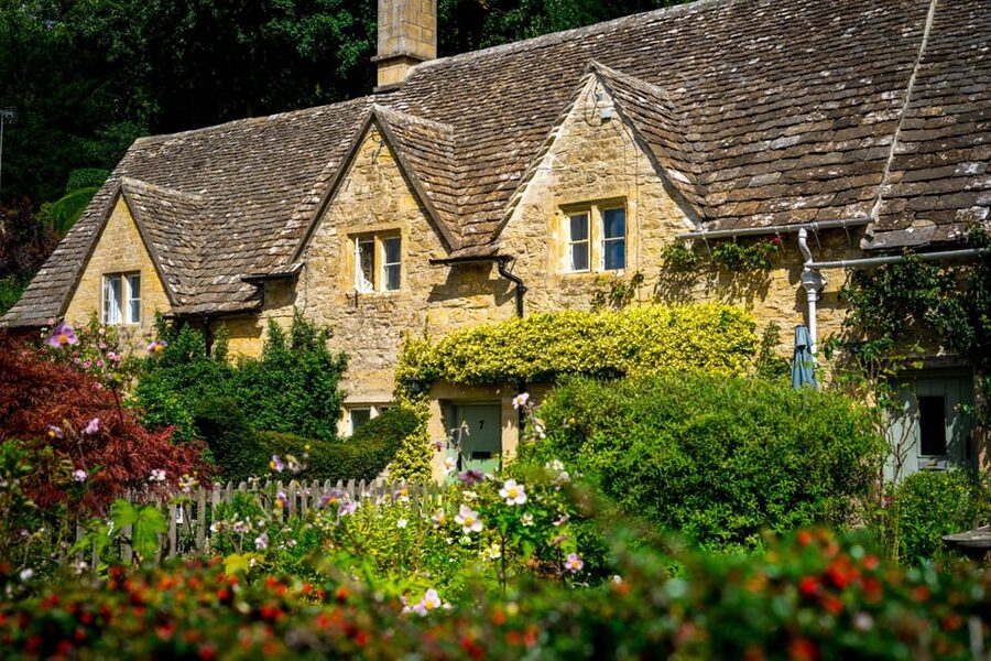 Cotswolds Village Private Car Tour and Photoshoot - A 4-hour private Cotswolds photo tour that feels easy