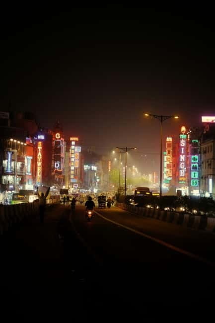 Delhi : Nightlife Tour with private car, guide & driver - FAQ