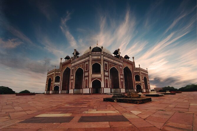 Delhi: Old and New Delhi Guided Private Tour - Jama Masjid: Big Mughal Architecture and a Calm Start