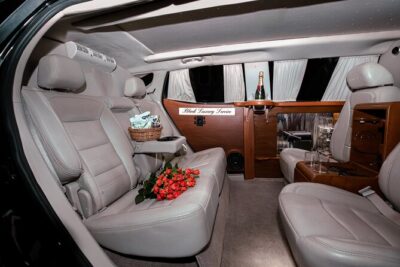 Deluxe GMC Limousine from CUN Airport to Cancun Hotel Zone - Inside the limousine: the comfort details you’ll feel right away