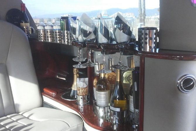 Deluxe Los Angeles 5-Hour Limo Tour with Drinks Included - Rodeo Drive and Downtown LA: Luxury Shopping Street Meets Big-City Scale