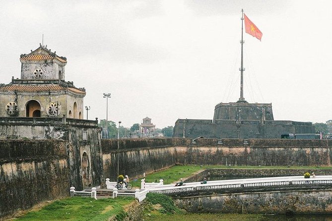 Exploring Hue Imperial City With Professional Driver By Private Car - Khai Dinh Tomb: European-meets-Vietnamese design in a royal setting