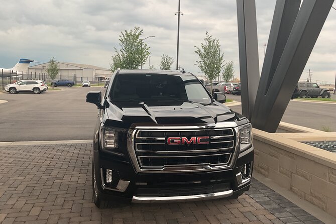 First class limo in Nashville, Tennessee luxury car - Best Uses in Nashville: Weddings, Corporate, Prom, and Airport Runs