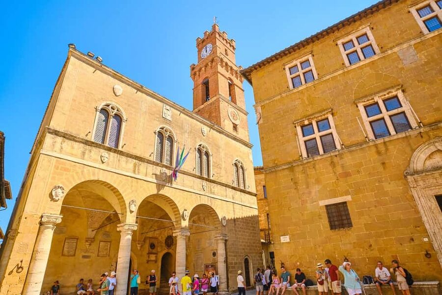 Florence: Val d'Orcia Private Chauffeur-Driven Tour - Wine tasting: how to turn stops into real value