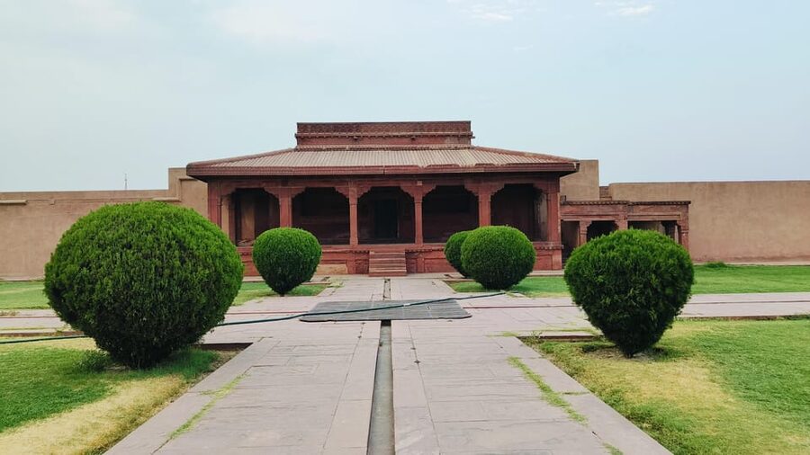 From Agra : Fatehpur Sikri Sightseeing by Private Car - Lunch Time at a Local Restaurant: Plan It Like a Real Sightseeing Day