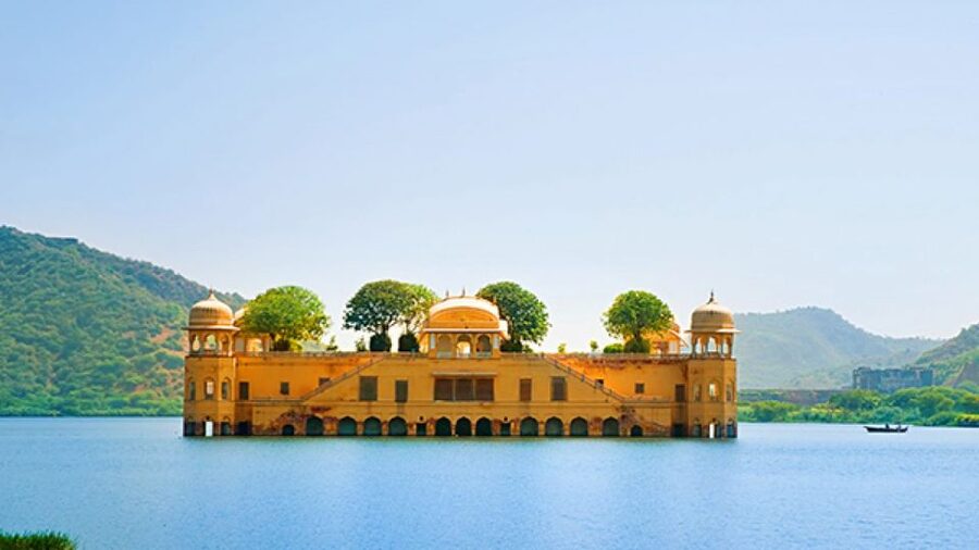 From Delhi: Jaipur Day Trip by Fast Train or Private Car - City Palace and Jantar Mantar: Power Meets Science