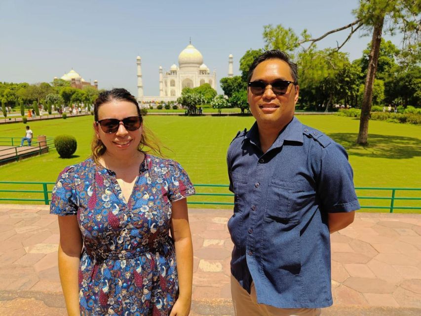 From Delhi: Taj Mahal Luxury Day Tour By Superfast Train - Taj Mahal with a guide who explains the symbolism
