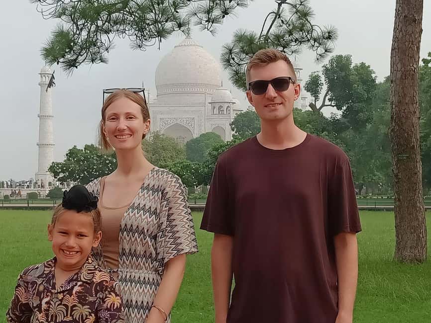 From Delhi: Taj Mahal Luxury Day Tour By Superfast Train - 5-star buffet lunch at Courtyard by Marriott Agra