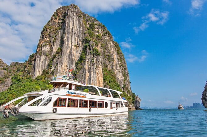 From Hanoi- Halong Bay 1 Day Save Cost With Limousine Bus Option - Guides and pacing: what makes the day feel smooth