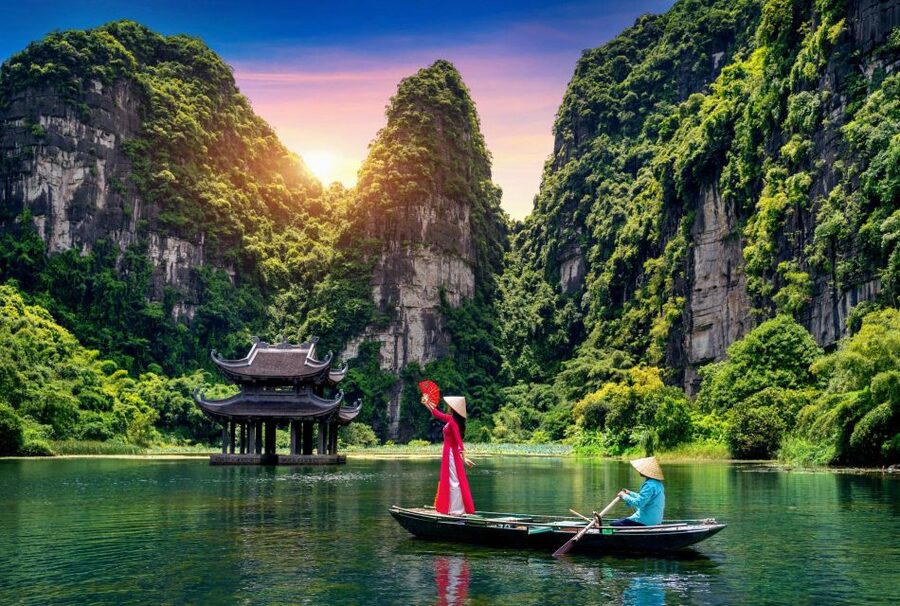 From Hanoi: Hoa Lu-Trang An-Mua Cave Luxury Trip w/Limousine - Hoa Lu and the Temple of King Dinh and King Le (ancient capital vibes)