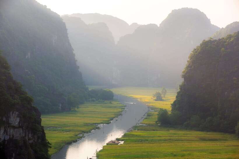 From Hanoi: Ninh Binh, Hoa Lu, Tam Coc, & Mua Cave Day-Trip - Hang Múa / Mua Cave: the nearly 500 steps with panoramic payoff
