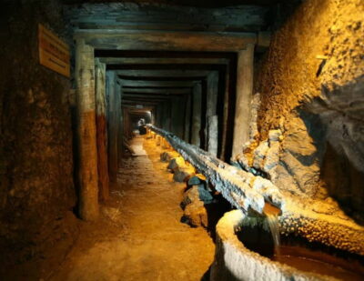 From Krakow: Wieliczka Salt Mine Tour With Private Car - Down 700 steps to 14–17°C underground