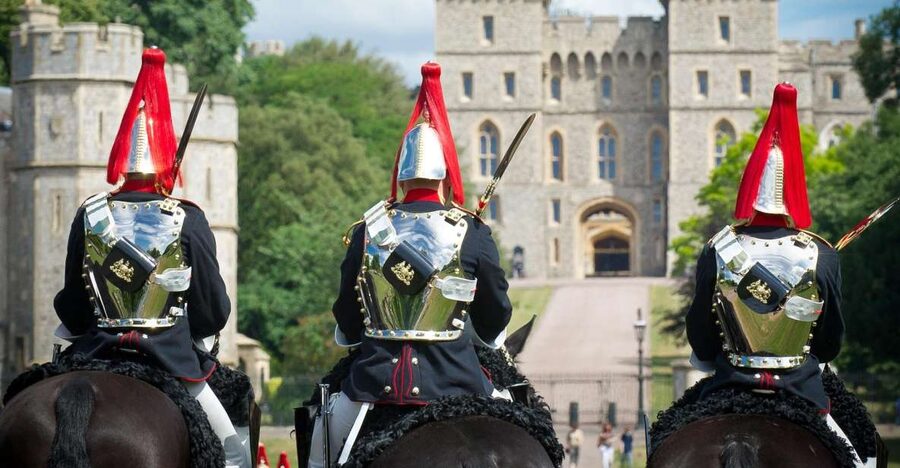 From London: Windsor, Stonehenge & Oxford Private Car Tour - Windsor Castle and St George’s Chapel: Where Royal History Is Still Active